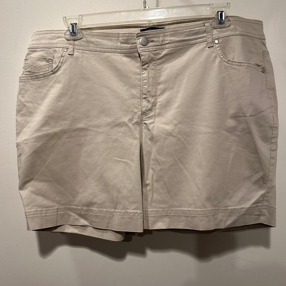 Bandolino Women's Khaki Shorts 18W